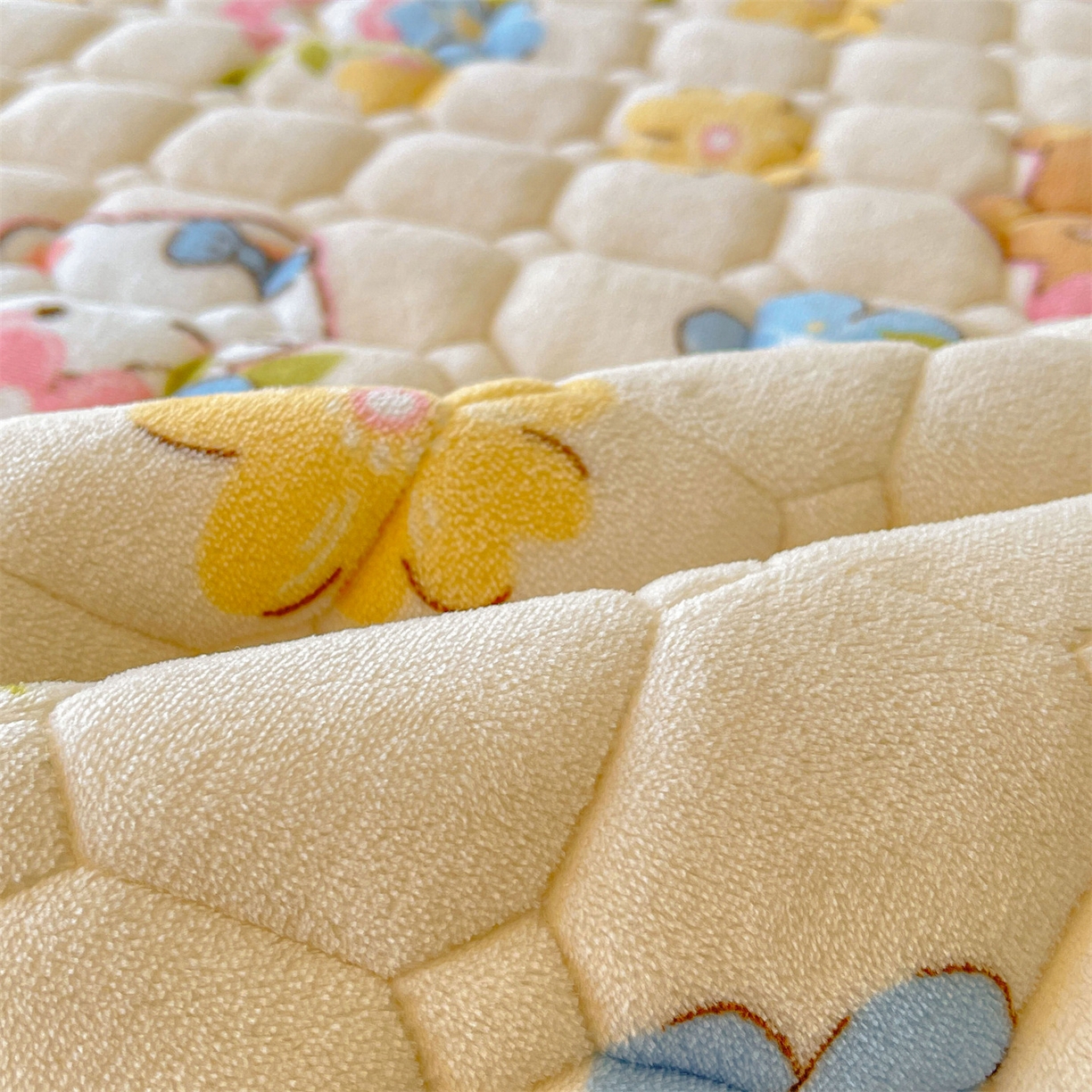 91家纺网 家纺一手货源 找家纺 雯豆家纺 2025新款加厚床垫床褥子牛奶绒床褥床护垫学生宿舍垫子铺底 牛奶绒床褥-彩色萌宠