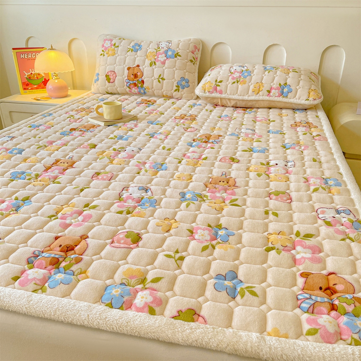 91家纺网 家纺一手货源 找家纺 雯豆家纺 2025新款加厚床垫床褥子牛奶绒床褥床护垫学生宿舍垫子铺底 牛奶绒床褥-彩色萌宠