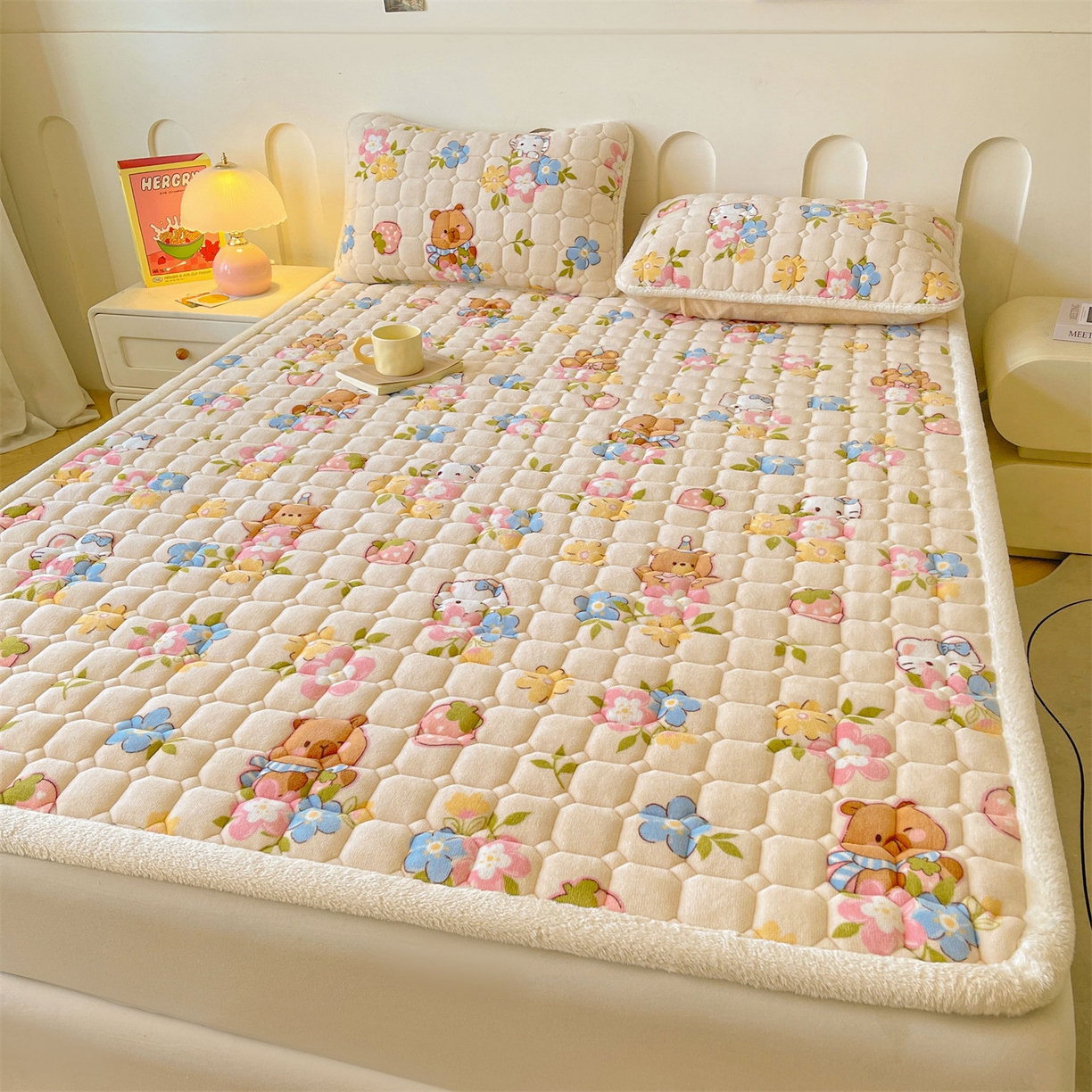 91家纺网 家纺一手货源 找家纺 雯豆家纺 2025新款加厚床垫床褥子牛奶绒床褥床护垫学生宿舍垫子铺底 牛奶绒床褥-彩色萌宠