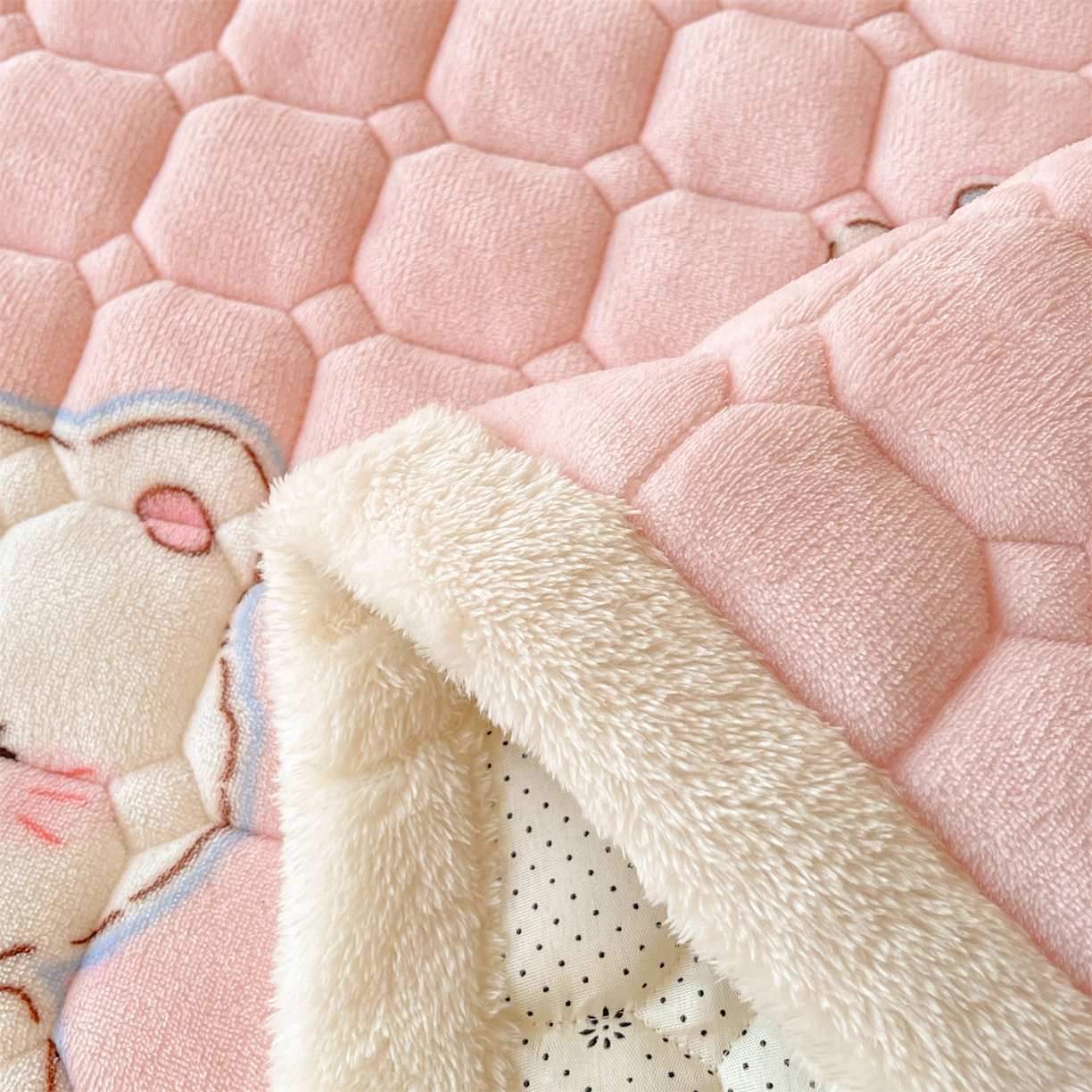 91家纺网 家纺一手货源 找家纺 雯豆家纺 2025新款加厚床垫床褥子牛奶绒床褥床护垫学生宿舍垫子铺底 牛奶绒床褥-茶杯猫咪