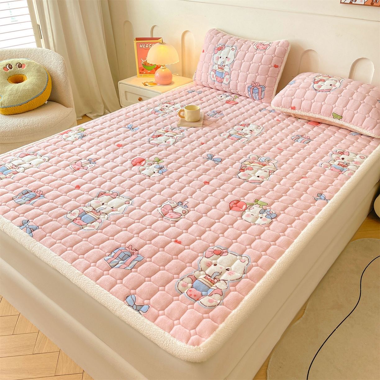 91家纺网 家纺一手货源 找家纺 雯豆家纺 2025新款加厚床垫床褥子牛奶绒床褥床护垫学生宿舍垫子铺底 牛奶绒床褥-茶杯猫咪