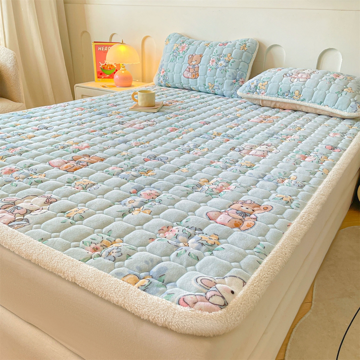 91家纺网 家纺一手货源 找家纺 雯豆家纺 2025新款加厚床垫床褥子牛奶绒床褥床护垫学生宿舍垫子铺底 牛奶绒床褥-多彩生活