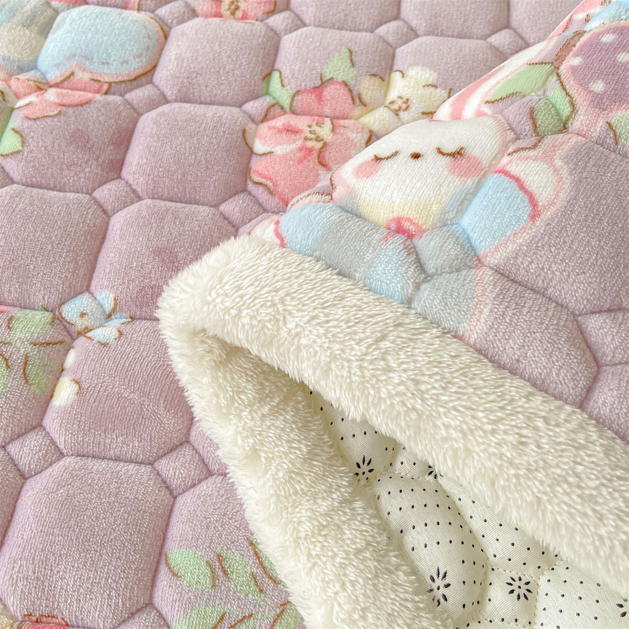 91家纺网 家纺一手货源 找家纺 雯豆家纺 2025新款加厚床垫床褥子牛奶绒床褥床护垫学生宿舍垫子铺底 牛奶绒床褥-花花仙子