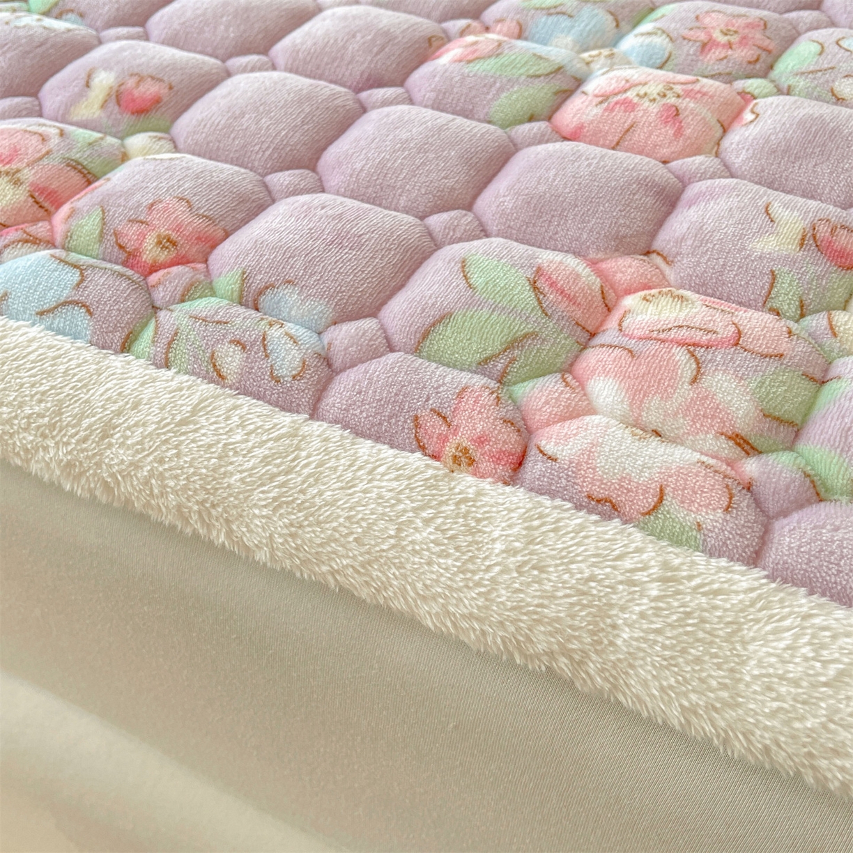 91家纺网 家纺一手货源 找家纺 雯豆家纺 2025新款加厚床垫床褥子牛奶绒床褥床护垫学生宿舍垫子铺底 牛奶绒床褥-花花仙子