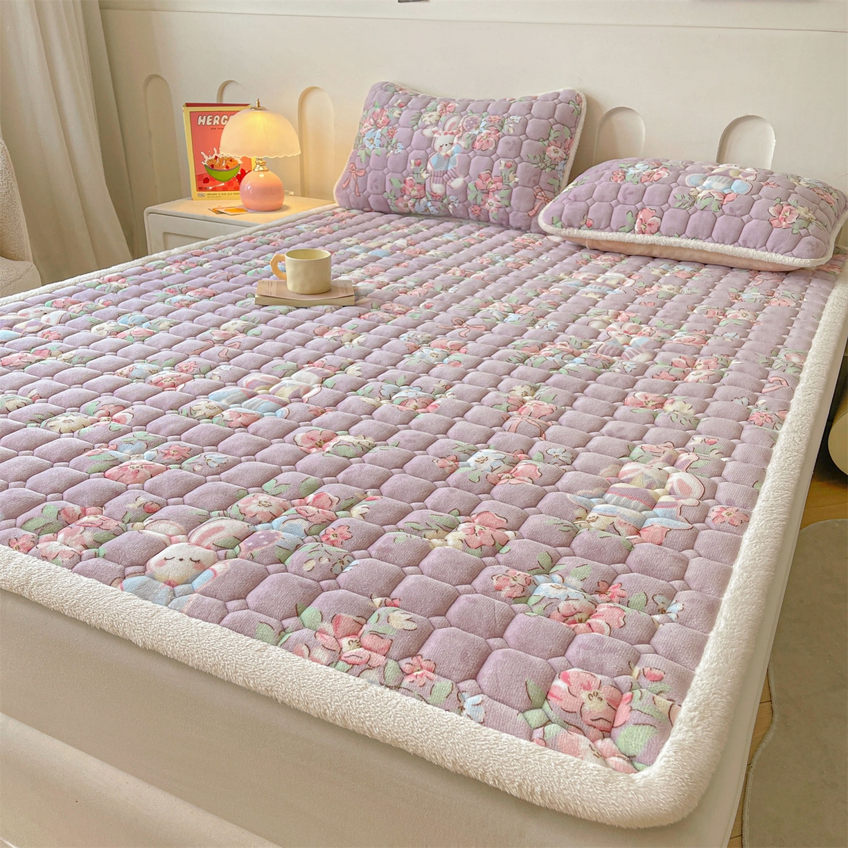 91家纺网 家纺一手货源 找家纺 雯豆家纺 2025新款加厚床垫床褥子牛奶绒床褥床护垫学生宿舍垫子铺底 牛奶绒床褥-花花仙子