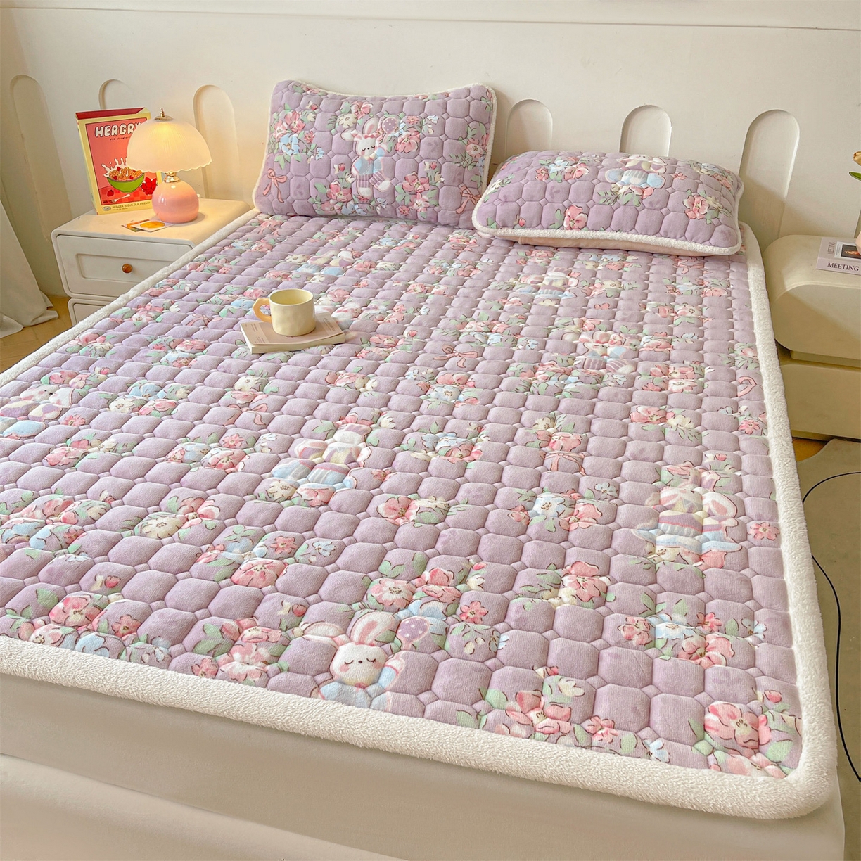 91家纺网 家纺一手货源 找家纺 雯豆家纺 2025新款加厚床垫床褥子牛奶绒床褥床护垫学生宿舍垫子铺底 牛奶绒床褥-花花仙子