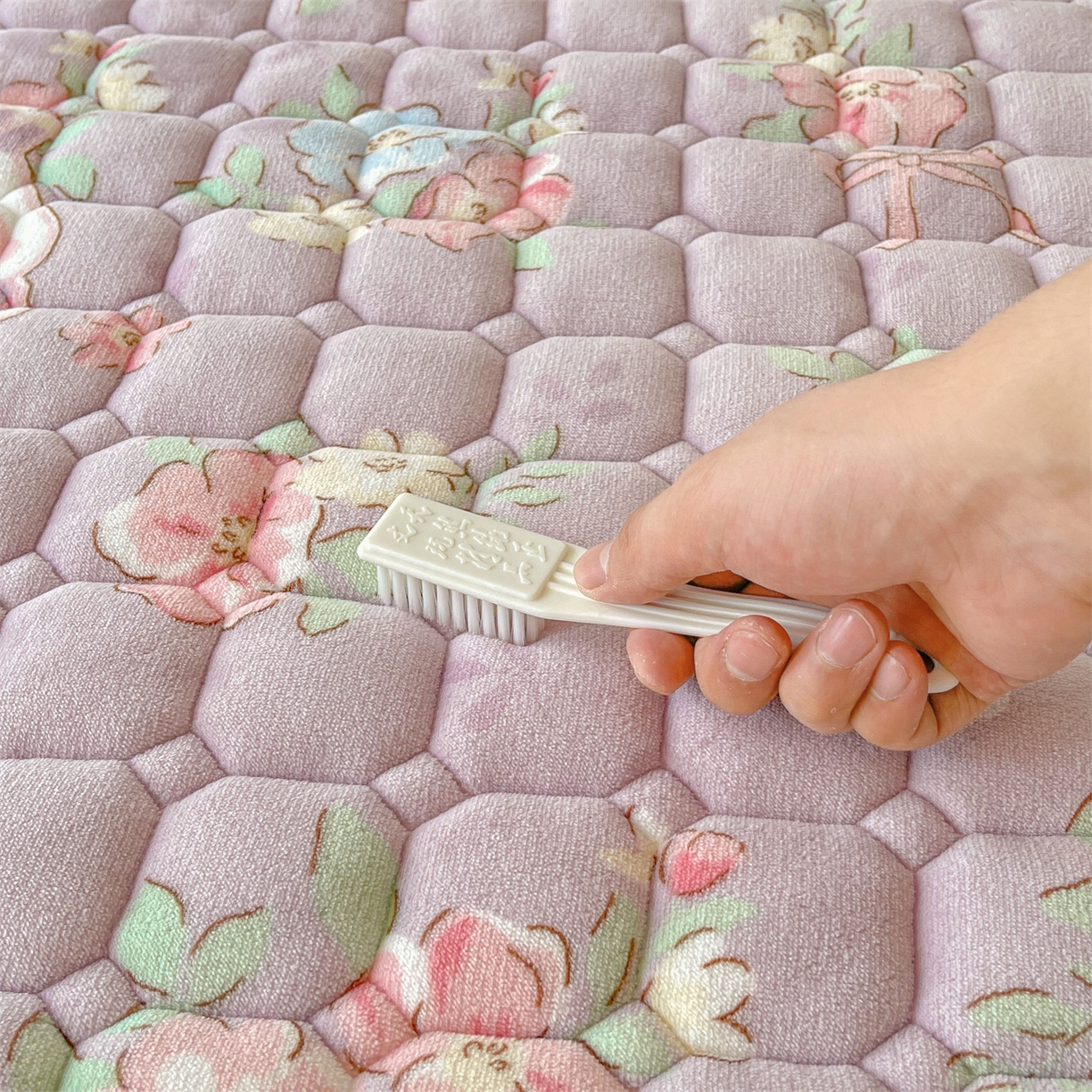 91家纺网 家纺一手货源 找家纺 雯豆家纺 2025新款加厚床垫床褥子牛奶绒床褥床护垫学生宿舍垫子铺底 牛奶绒床褥-花花仙子