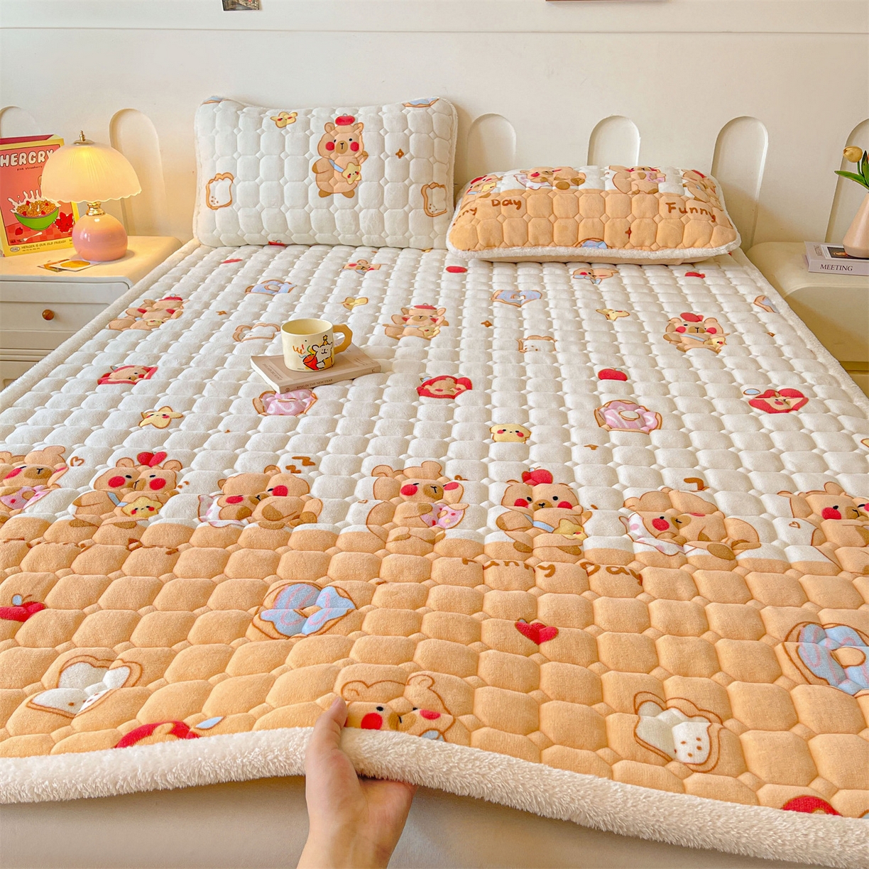 雯豆家纺 2025新款加厚床垫床褥子牛奶绒床褥床护垫学生宿舍垫子铺底 牛奶绒床褥-欢乐聚会