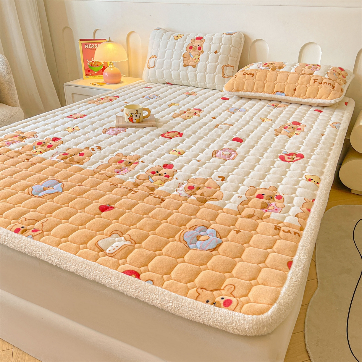 91家纺网 家纺一手货源 找家纺 雯豆家纺 2025新款加厚床垫床褥子牛奶绒床褥床护垫学生宿舍垫子铺底 牛奶绒床褥-欢乐聚会