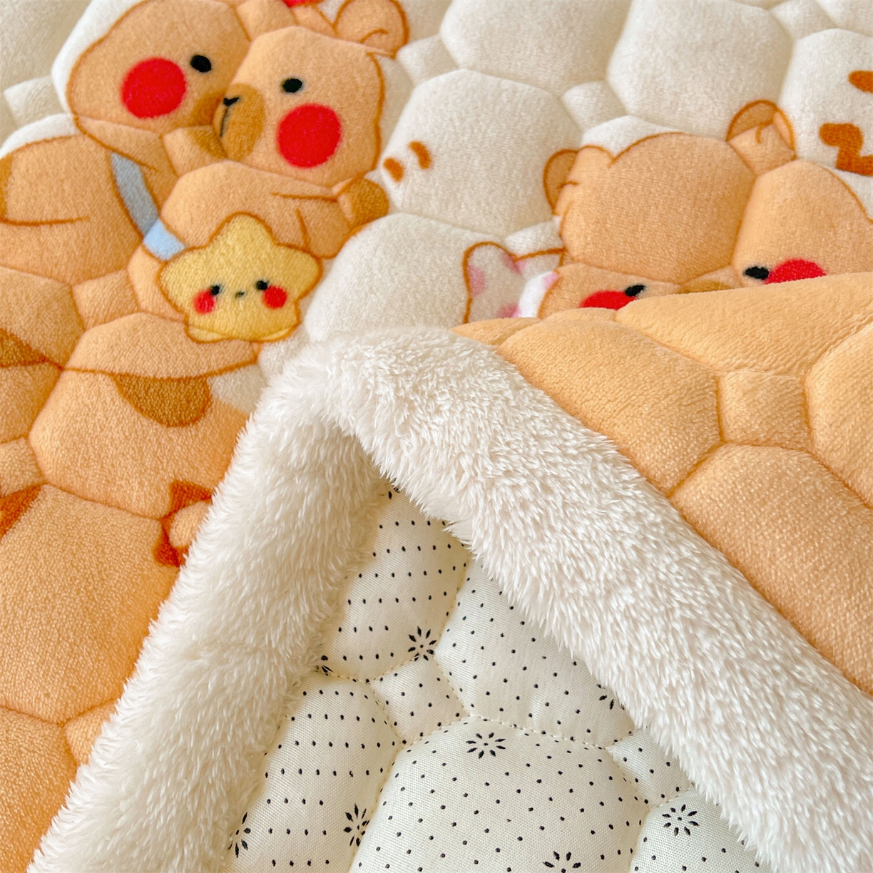 91家纺网 家纺一手货源 找家纺 雯豆家纺 2025新款加厚床垫床褥子牛奶绒床褥床护垫学生宿舍垫子铺底 牛奶绒床褥-欢乐聚会