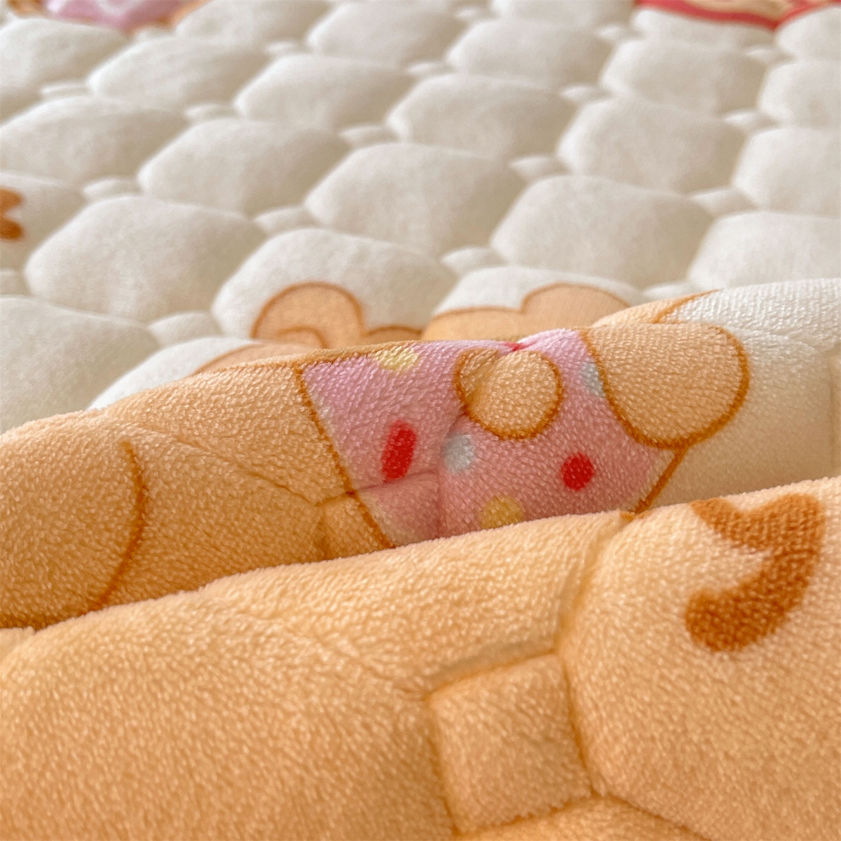 91家纺网 家纺一手货源 找家纺 雯豆家纺 2025新款加厚床垫床褥子牛奶绒床褥床护垫学生宿舍垫子铺底 牛奶绒床褥-欢乐聚会