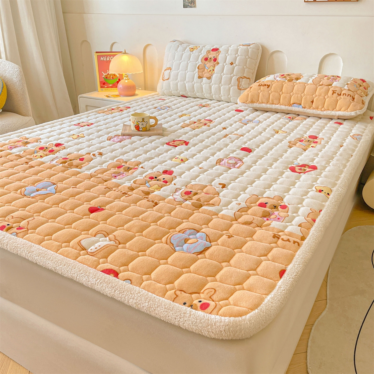 91家纺网 家纺一手货源 找家纺 雯豆家纺 2025新款加厚床垫床褥子牛奶绒床褥床护垫学生宿舍垫子铺底 牛奶绒床褥-欢乐聚会