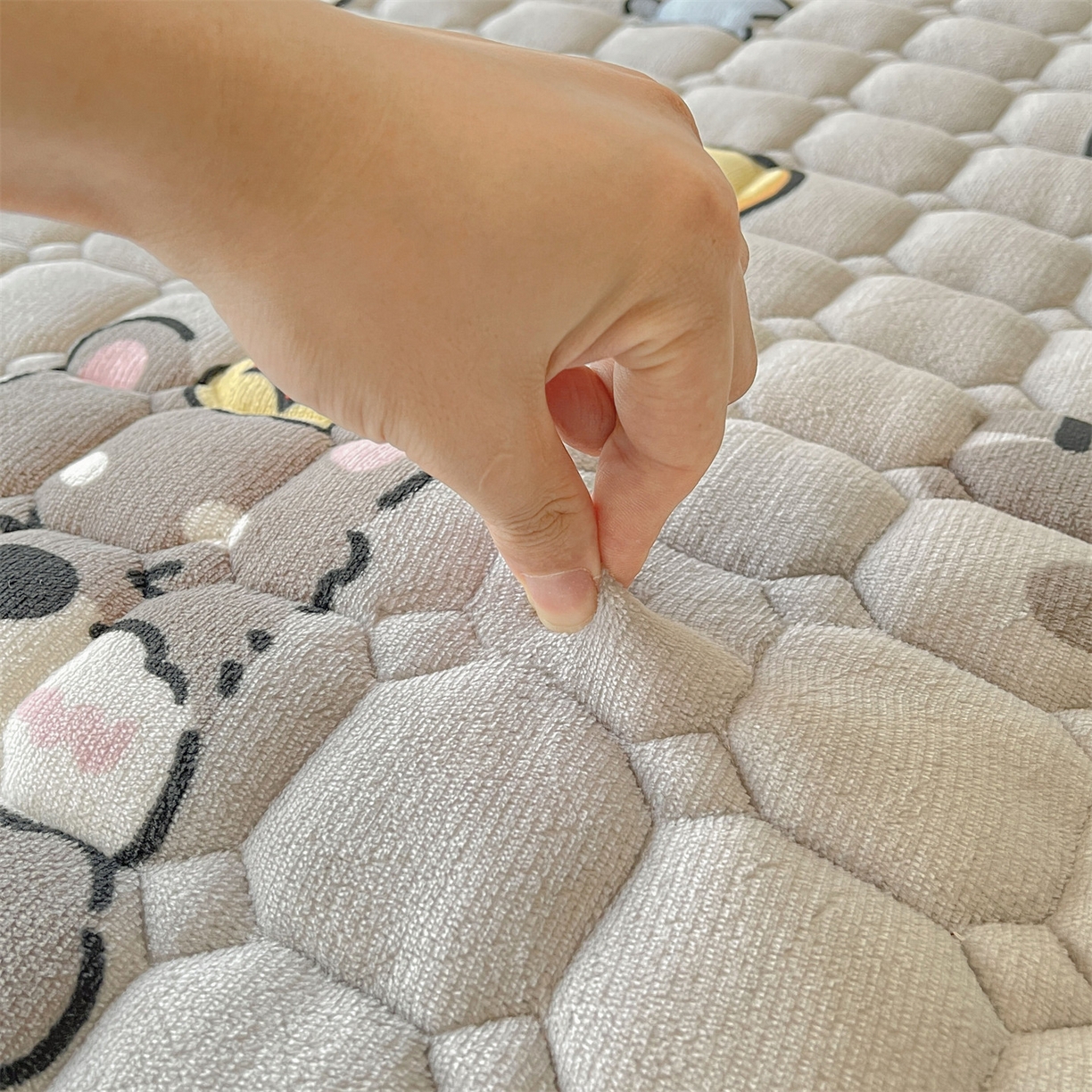 91家纺网 家纺一手货源 找家纺 雯豆家纺 2025新款加厚床垫床褥子牛奶绒床褥床护垫学生宿舍垫子铺底 牛奶绒床褥-假日小狗