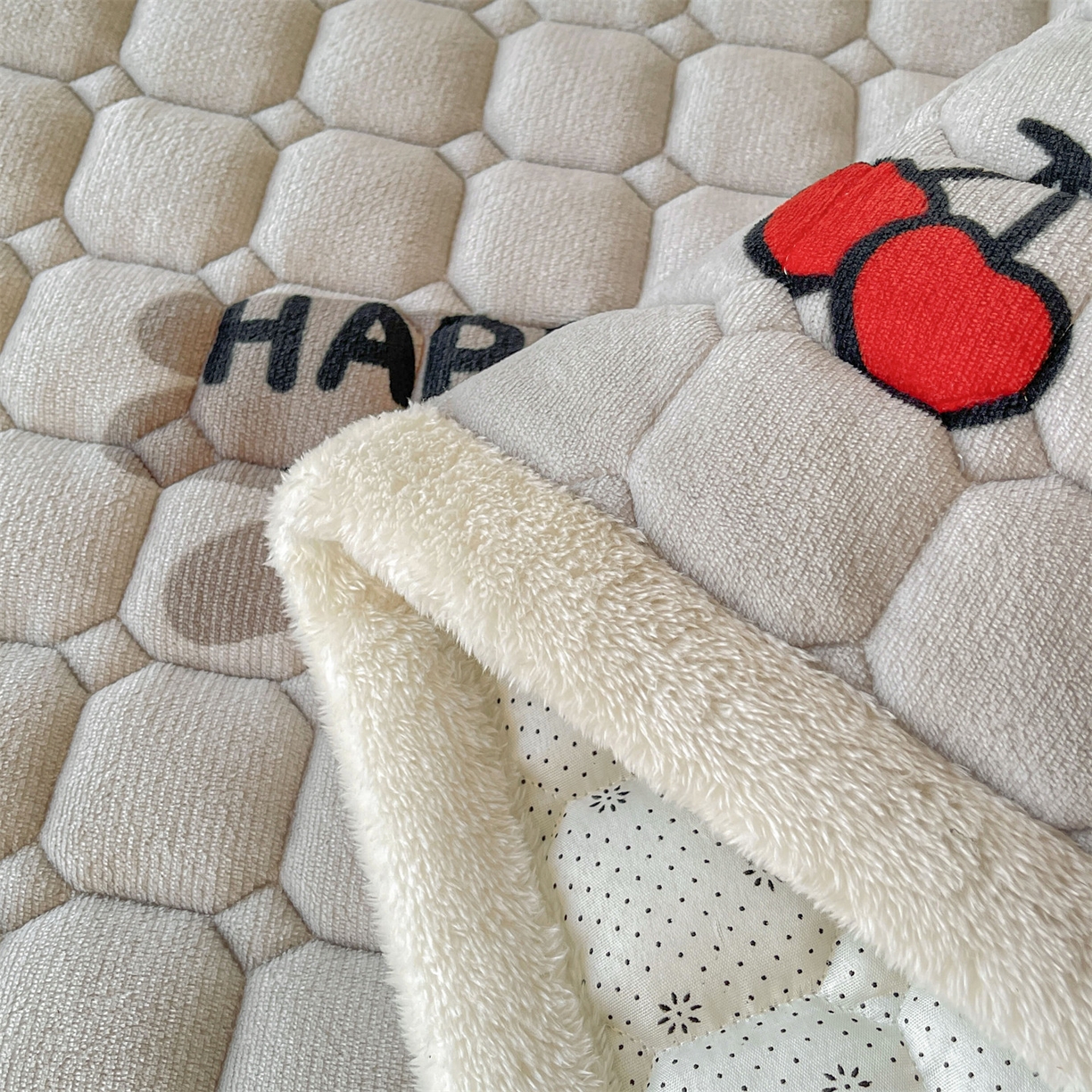 91家纺网 家纺一手货源 找家纺 雯豆家纺 2025新款加厚床垫床褥子牛奶绒床褥床护垫学生宿舍垫子铺底 牛奶绒床褥-假日小狗