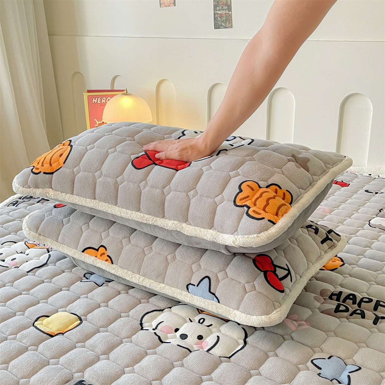 91家纺网 家纺一手货源 找家纺 雯豆家纺 2025新款加厚床垫床褥子牛奶绒床褥床护垫学生宿舍垫子铺底 牛奶绒床褥-假日小狗