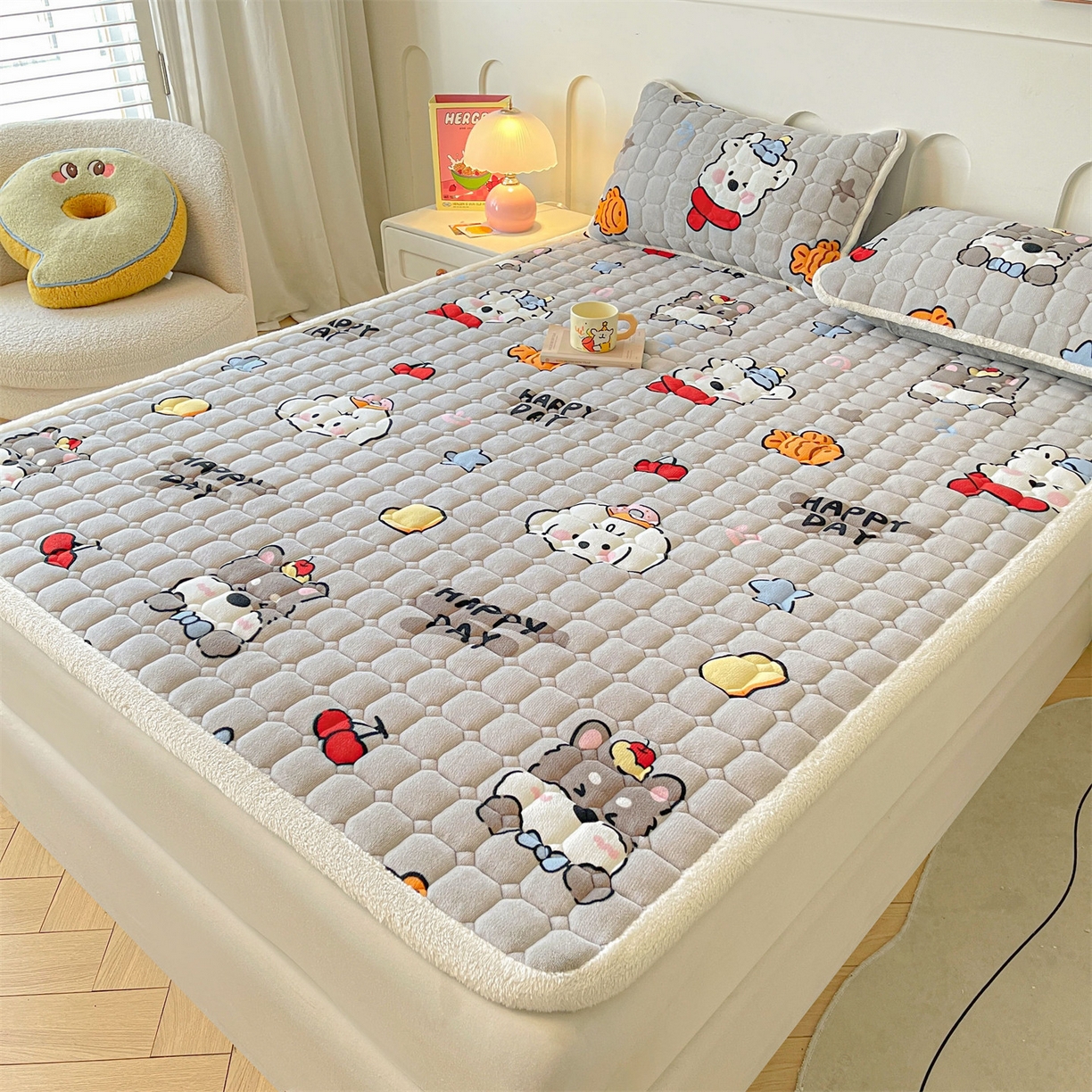 91家纺网 家纺一手货源 找家纺 雯豆家纺 2025新款加厚床垫床褥子牛奶绒床褥床护垫学生宿舍垫子铺底 牛奶绒床褥-假日小狗