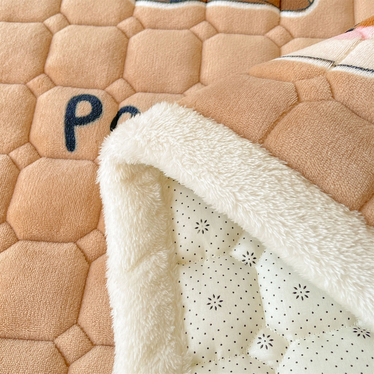 91家纺网 家纺一手货源 找家纺 雯豆家纺 2025新款加厚床垫床褥子牛奶绒床褥床护垫学生宿舍垫子铺底 牛奶绒床褥-狂欢派对