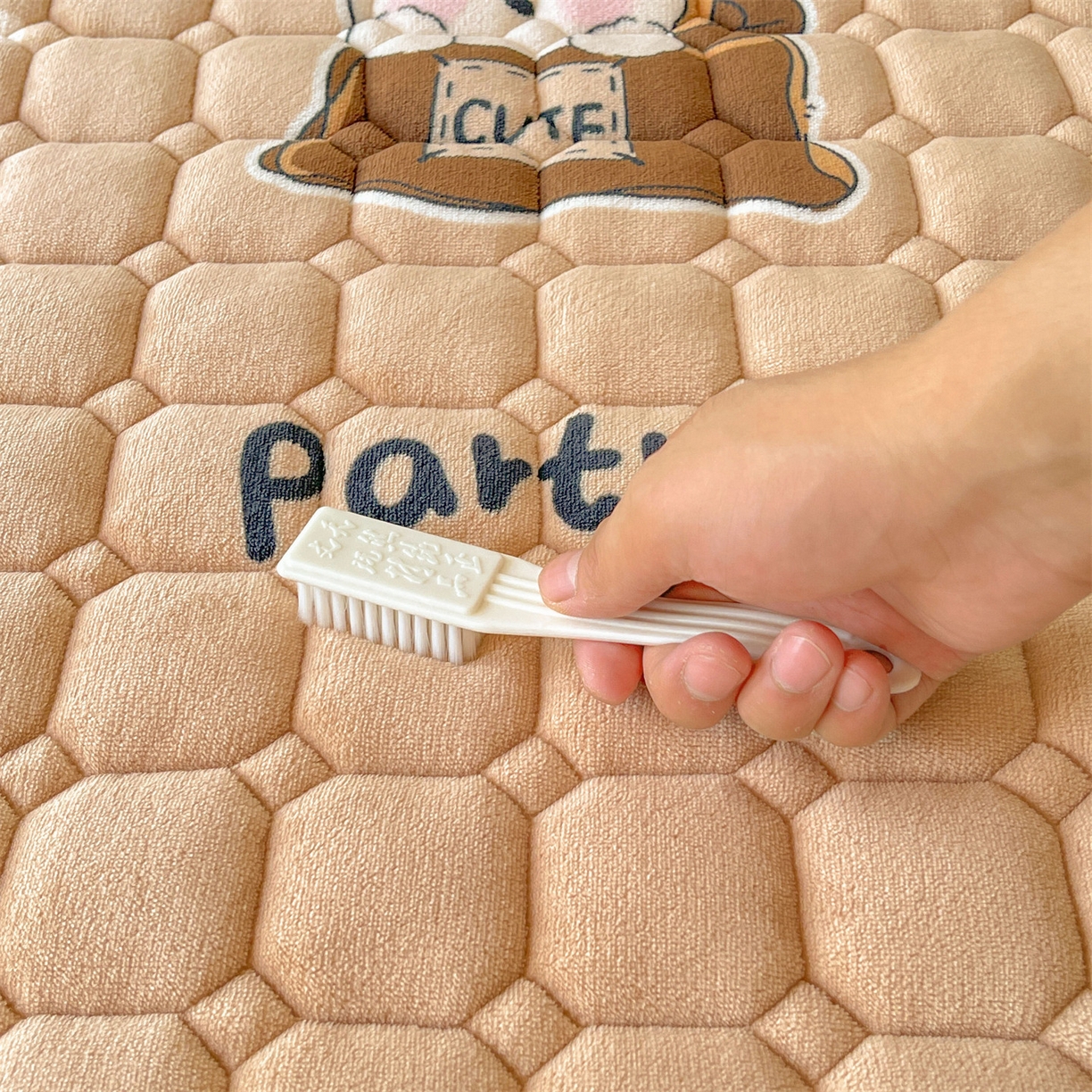 91家纺网 家纺一手货源 找家纺 雯豆家纺 2025新款加厚床垫床褥子牛奶绒床褥床护垫学生宿舍垫子铺底 牛奶绒床褥-狂欢派对