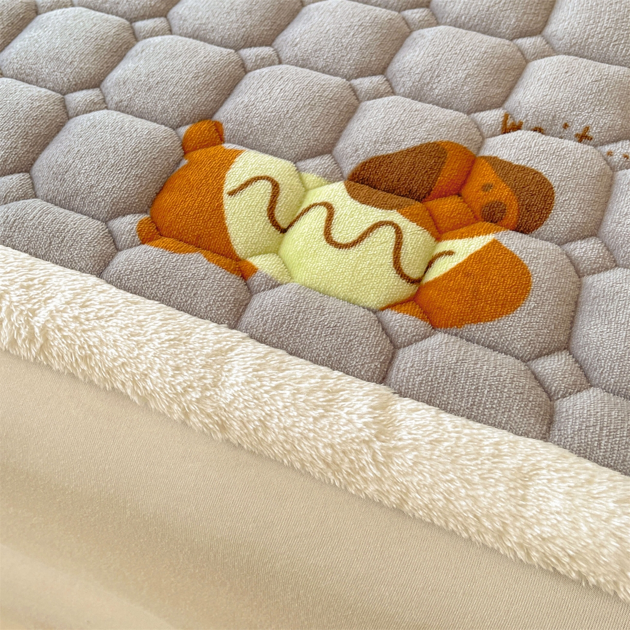 91家纺网 家纺一手货源 找家纺 雯豆家纺 2025新款加厚床垫床褥子牛奶绒床褥床护垫学生宿舍垫子铺底 牛奶绒床褥-腊肠狗