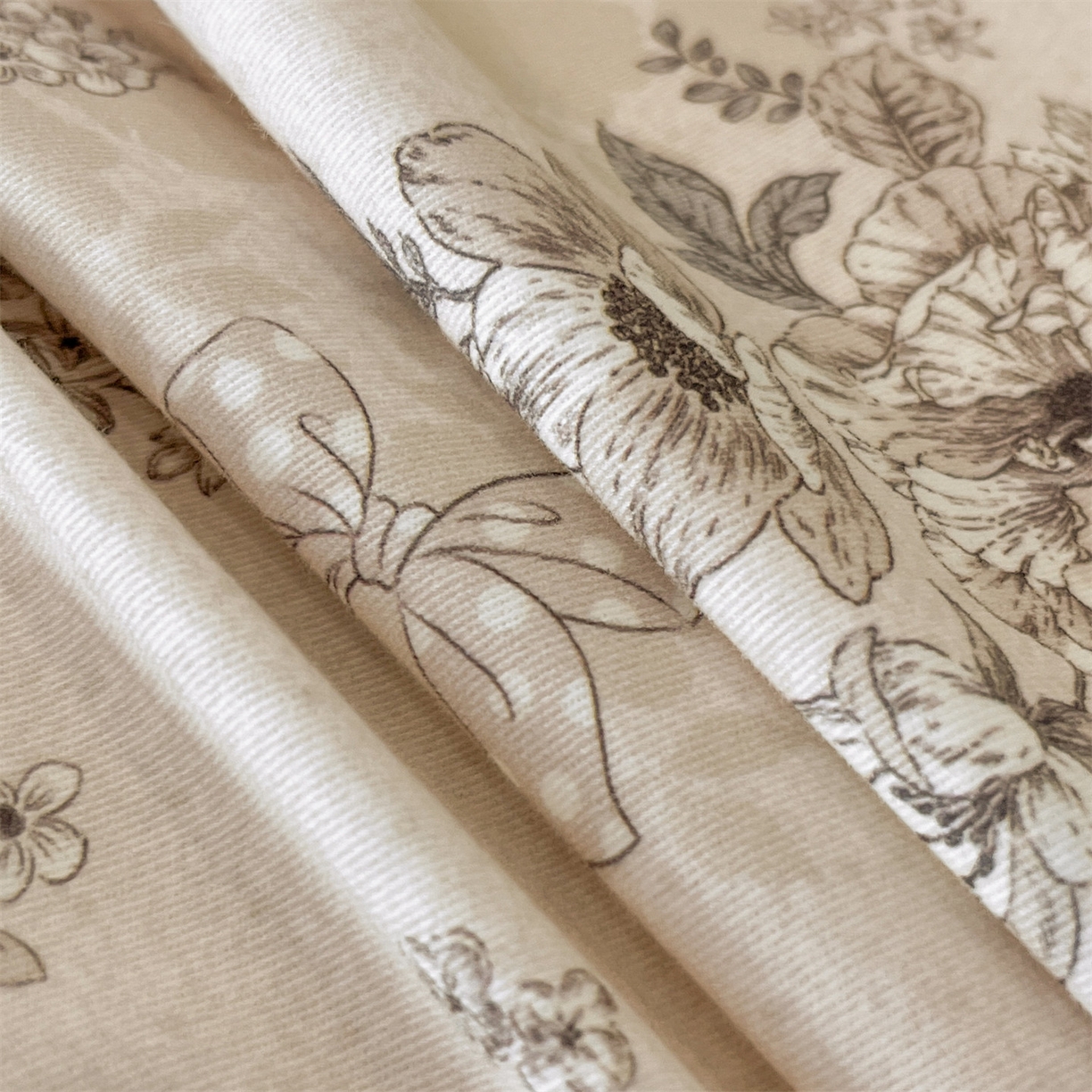 91家纺网 家纺一手货源 找家纺 笙意家纺 2025新款A类全棉纯棉磨毛刺绣印花四件套 白苔