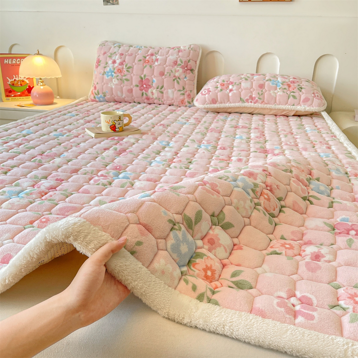 91家纺网 家纺一手货源 找家纺 雯豆家纺 2025新款加厚床垫床褥子牛奶绒床褥床护垫学生宿舍垫子铺底 牛奶绒床褥-莱茵