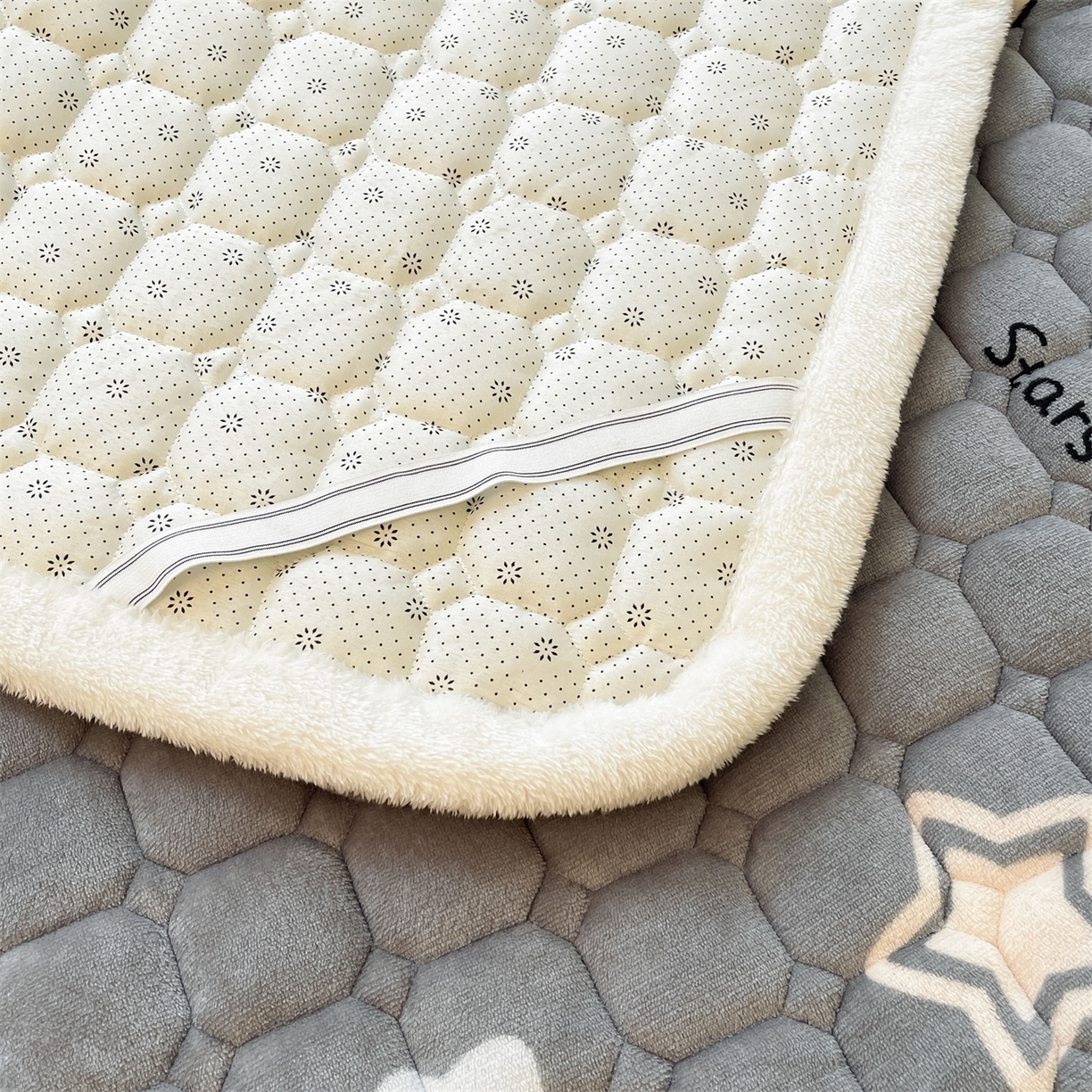 91家纺网 家纺一手货源 找家纺 雯豆家纺 2025新款加厚床垫床褥子牛奶绒床褥床护垫学生宿舍垫子铺底 牛奶绒床褥-满天星