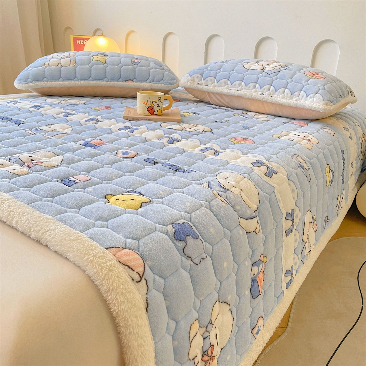 91家纺网 家纺一手货源 找家纺 雯豆家纺 2025新款加厚床垫床褥子牛奶绒床褥床护垫学生宿舍垫子铺底 牛奶绒床褥-奶蓝小狗