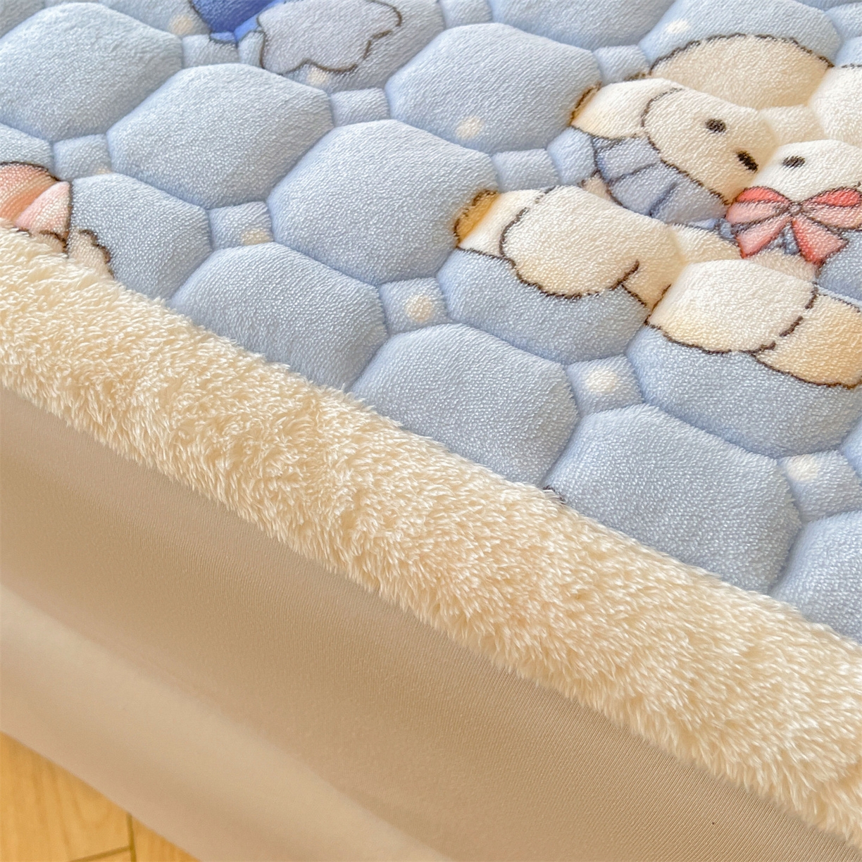 91家纺网 家纺一手货源 找家纺 雯豆家纺 2025新款加厚床垫床褥子牛奶绒床褥床护垫学生宿舍垫子铺底 牛奶绒床褥-奶蓝小狗