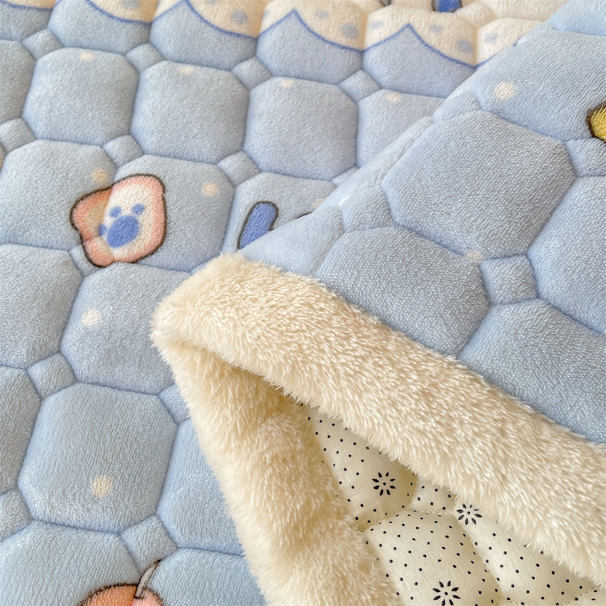 91家纺网 家纺一手货源 找家纺 雯豆家纺 2025新款加厚床垫床褥子牛奶绒床褥床护垫学生宿舍垫子铺底 牛奶绒床褥-奶蓝小狗