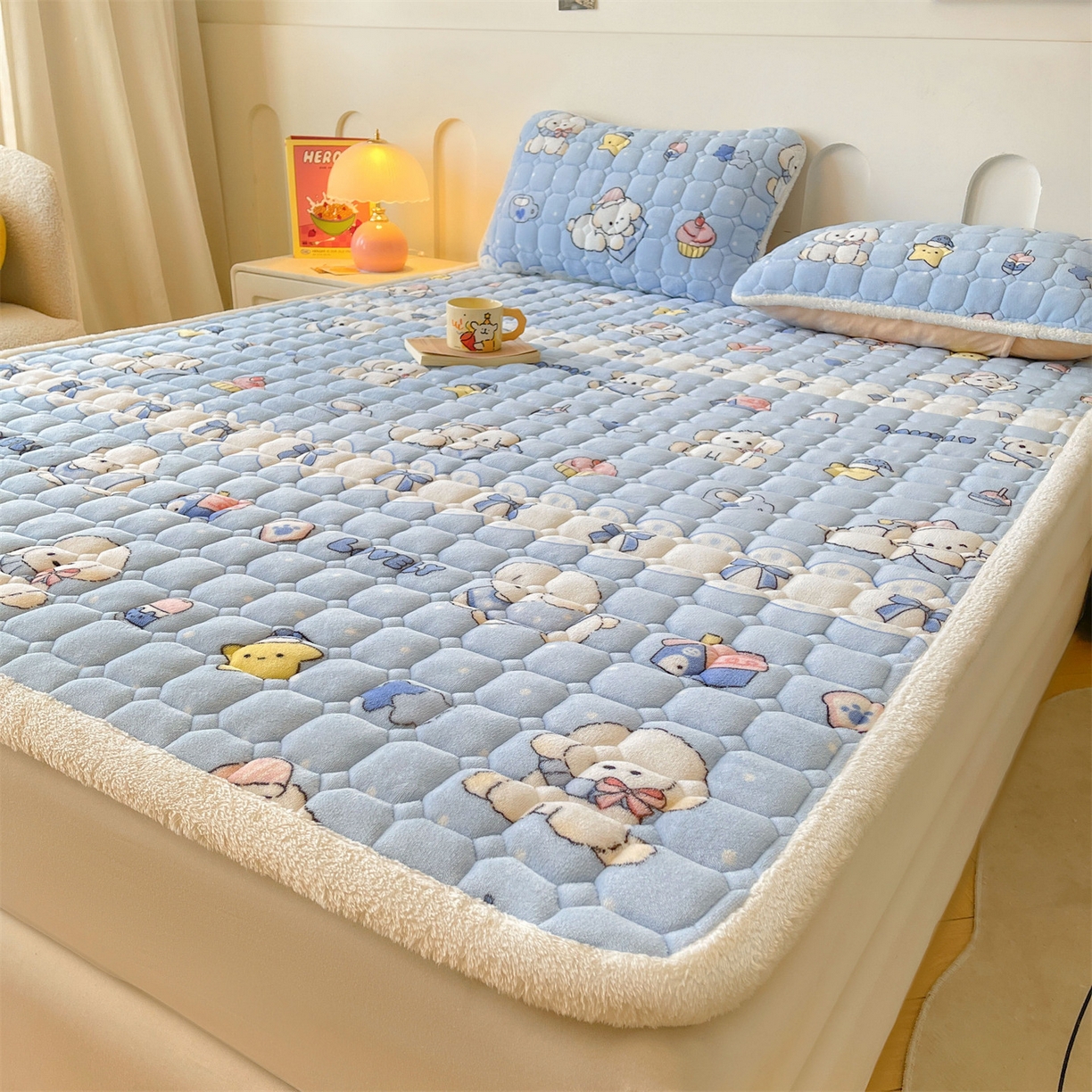 91家纺网 家纺一手货源 找家纺 雯豆家纺 2025新款加厚床垫床褥子牛奶绒床褥床护垫学生宿舍垫子铺底 牛奶绒床褥-奶蓝小狗
