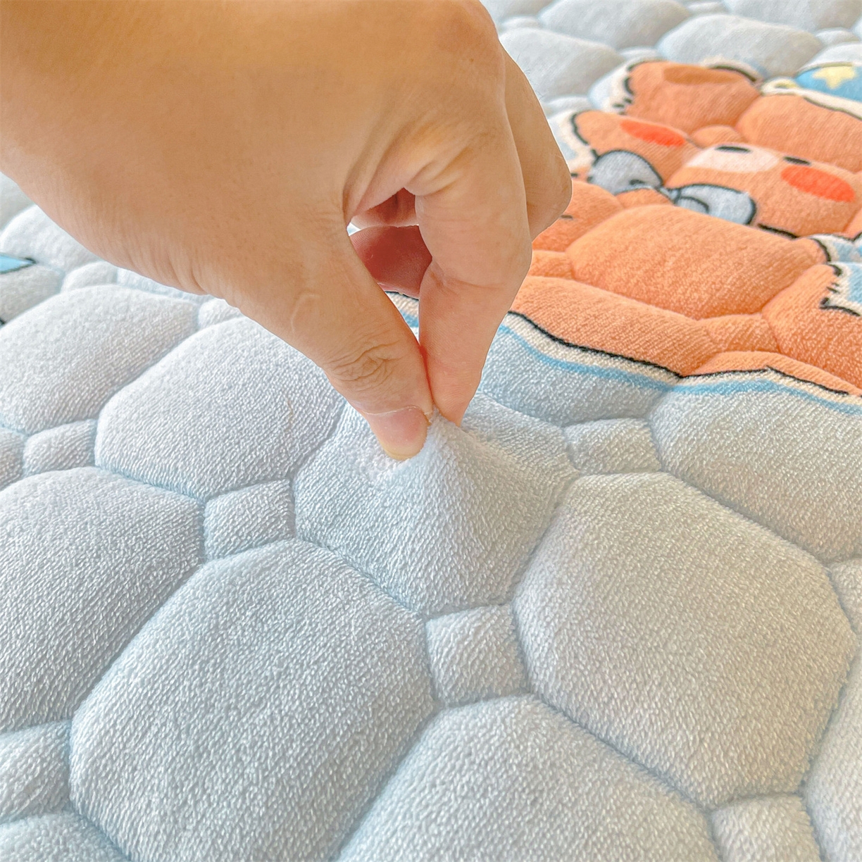 91家纺网 家纺一手货源 找家纺 雯豆家纺 2025新款加厚床垫床褥子牛奶绒床褥床护垫学生宿舍垫子铺底 牛奶绒床褥-趴趴熊