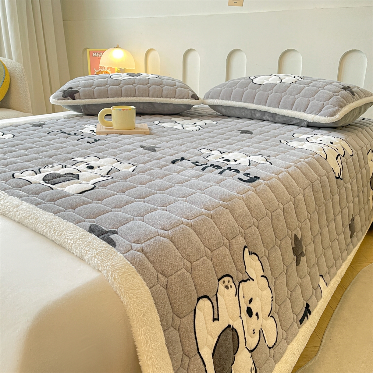 91家纺网 家纺一手货源 找家纺 雯豆家纺 2025新款加厚床垫床褥子牛奶绒床褥床护垫学生宿舍垫子铺底 牛奶绒床褥-皮皮狗