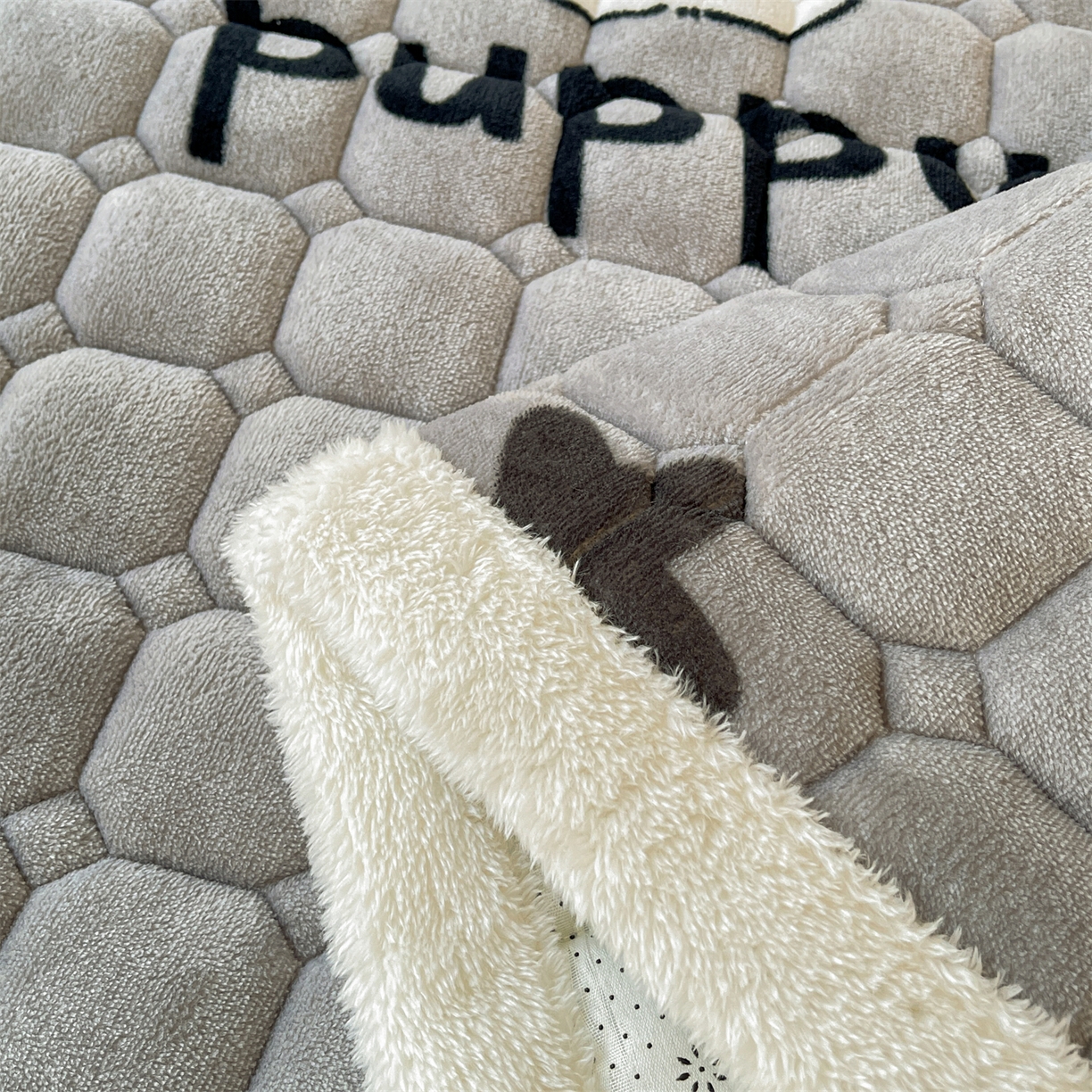 91家纺网 家纺一手货源 找家纺 雯豆家纺 2025新款加厚床垫床褥子牛奶绒床褥床护垫学生宿舍垫子铺底 牛奶绒床褥-皮皮狗