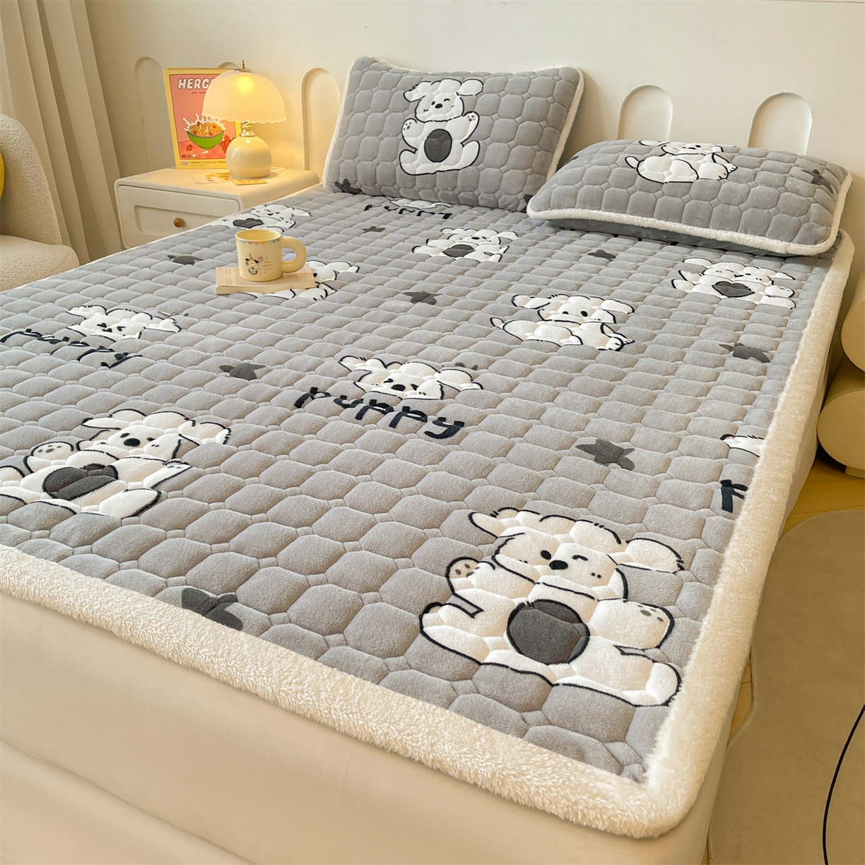 91家纺网 家纺一手货源 找家纺 雯豆家纺 2025新款加厚床垫床褥子牛奶绒床褥床护垫学生宿舍垫子铺底 牛奶绒床褥-皮皮狗