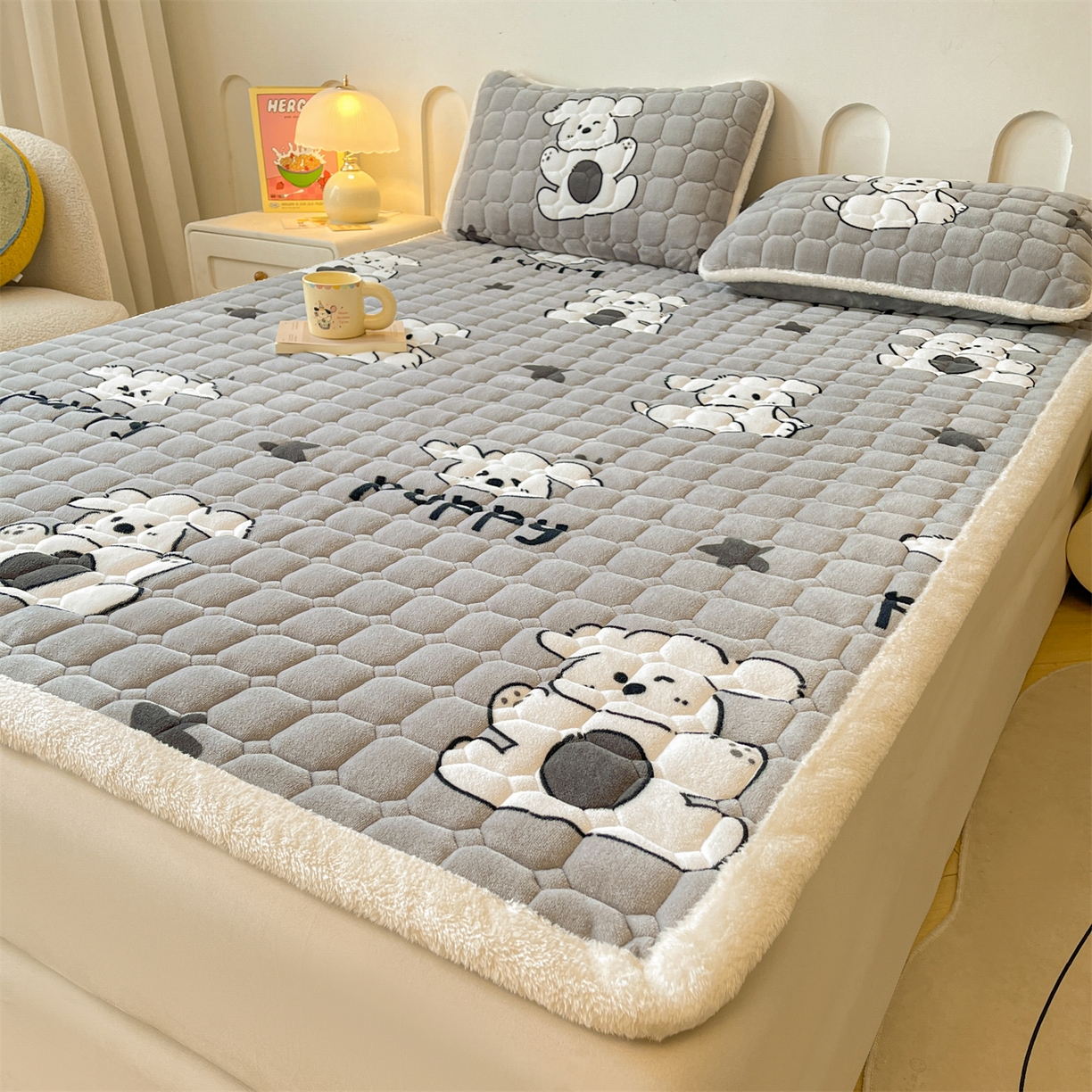 91家纺网 家纺一手货源 找家纺 雯豆家纺 2025新款加厚床垫床褥子牛奶绒床褥床护垫学生宿舍垫子铺底 牛奶绒床褥-皮皮狗