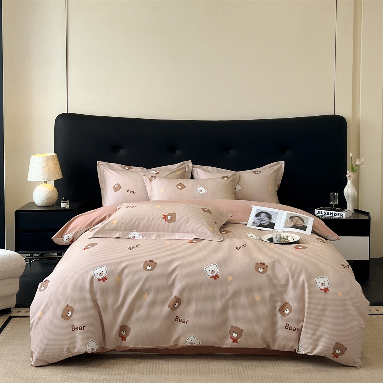 91家纺网 家纺一手货源 找家纺 笙意家纺 2025新款A类全棉纯棉磨毛刺绣印花四件套 小熊日记