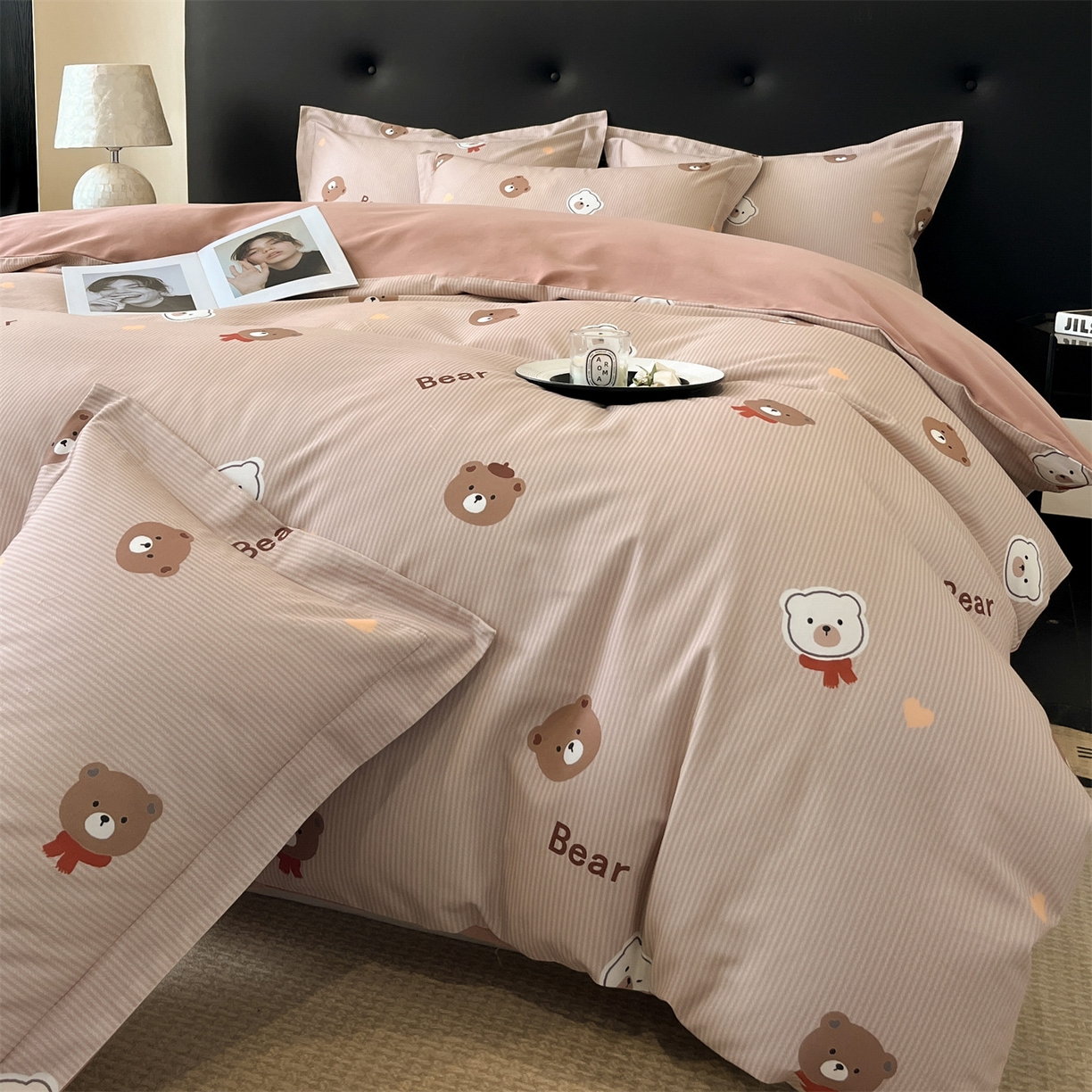 91家纺网 家纺一手货源 找家纺 笙意家纺 2025新款A类全棉纯棉磨毛刺绣印花四件套 小熊日记