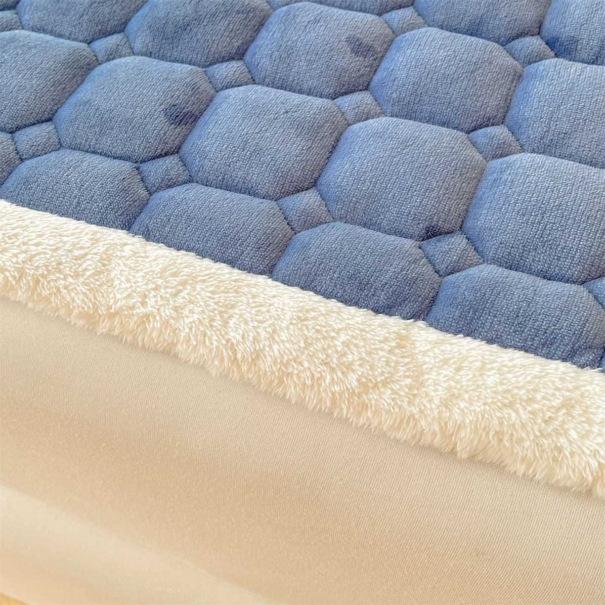 91家纺网 家纺一手货源 找家纺 雯豆家纺 2025新款加厚床垫床褥子牛奶绒床褥床护垫学生宿舍垫子铺底 牛奶绒床褥-太空小熊