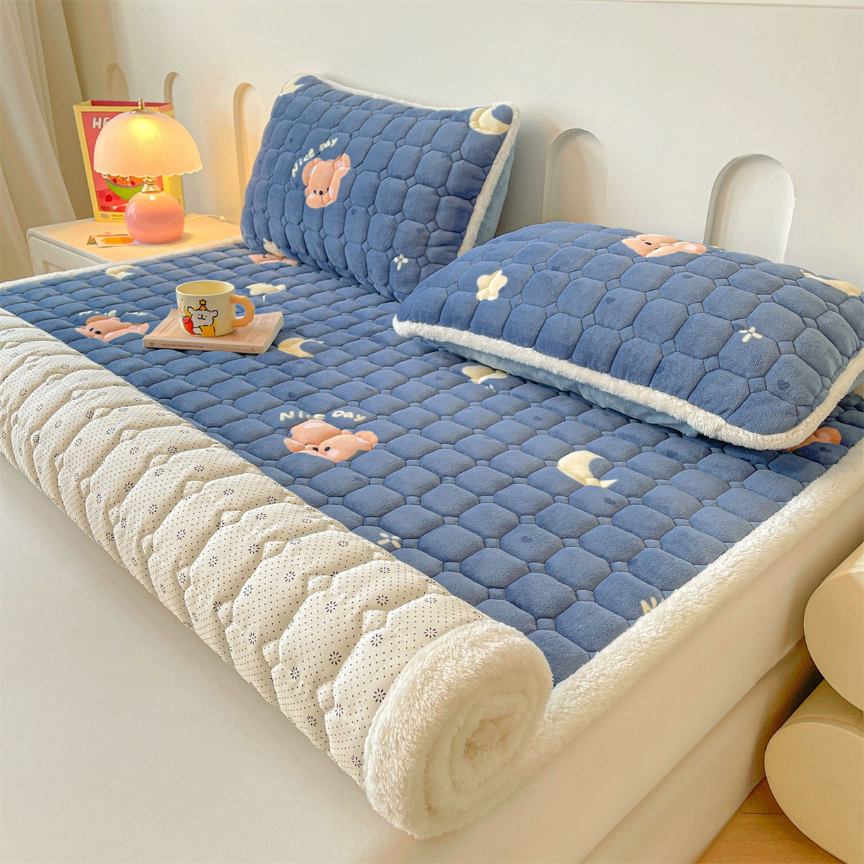 91家纺网 家纺一手货源 找家纺 雯豆家纺 2025新款加厚床垫床褥子牛奶绒床褥床护垫学生宿舍垫子铺底 牛奶绒床褥-太空小熊