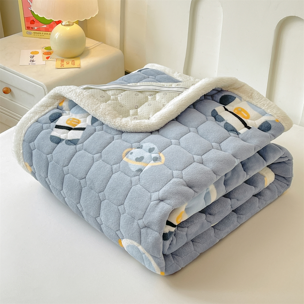 91家纺网 家纺一手货源 找家纺 雯豆家纺 2025新款加厚床垫床褥子牛奶绒床褥床护垫学生宿舍垫子铺底 牛奶绒床褥-小小太空人