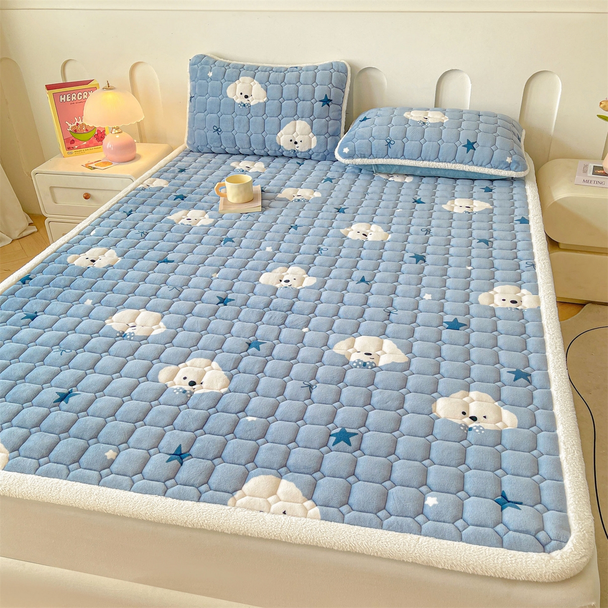 91家纺网 家纺一手货源 找家纺 雯豆家纺 2025新款加厚床垫床褥子牛奶绒床褥床护垫学生宿舍垫子铺底 牛奶绒床褥-星空小狗