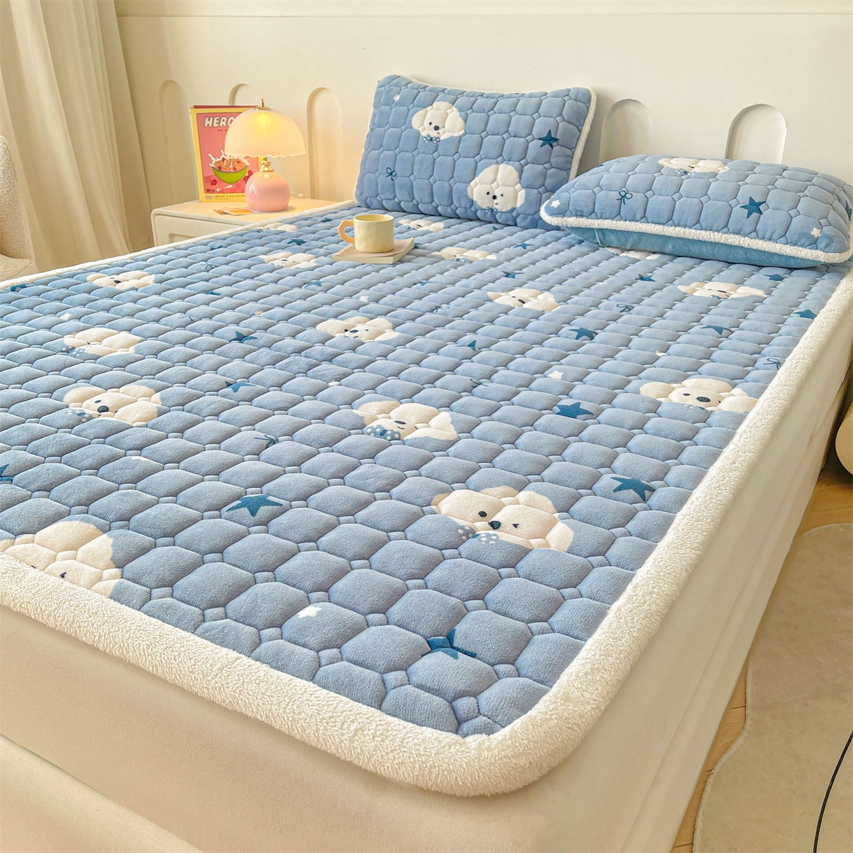 91家纺网 家纺一手货源 找家纺 雯豆家纺 2025新款加厚床垫床褥子牛奶绒床褥床护垫学生宿舍垫子铺底 牛奶绒床褥-星空小狗