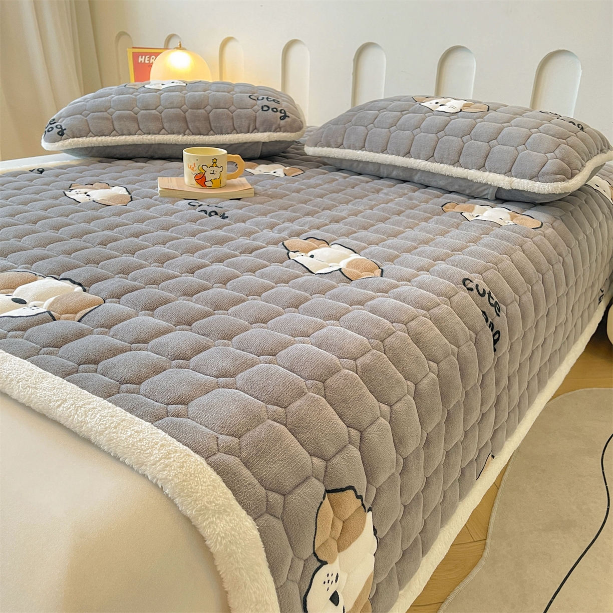 91家纺网 家纺一手货源 找家纺 雯豆家纺 2025新款加厚床垫床褥子牛奶绒床褥床护垫学生宿舍垫子铺底 牛奶绒床褥-阳光狗