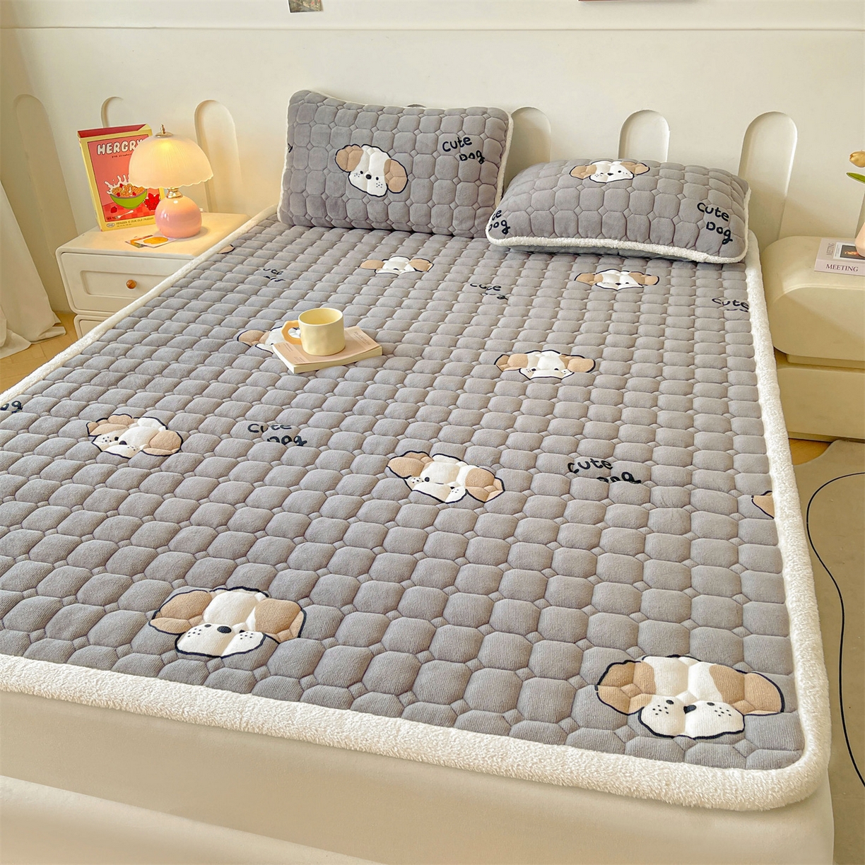 91家纺网 家纺一手货源 找家纺 雯豆家纺 2025新款加厚床垫床褥子牛奶绒床褥床护垫学生宿舍垫子铺底 牛奶绒床褥-阳光狗