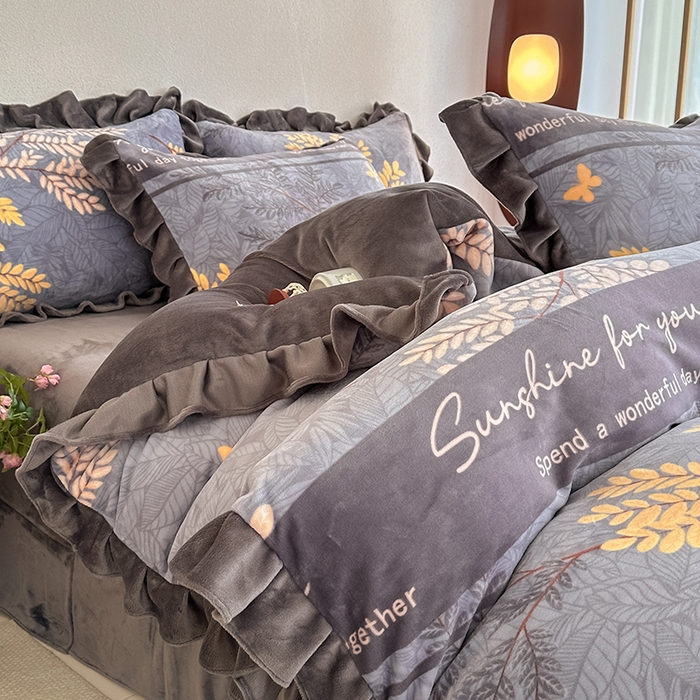 91家纺网 家纺一手货源 找家纺 总亿品2025新款直播爆款韩版赫本风高克重牛奶绒四件套床裙款 8.5斤（有买家秀加v）