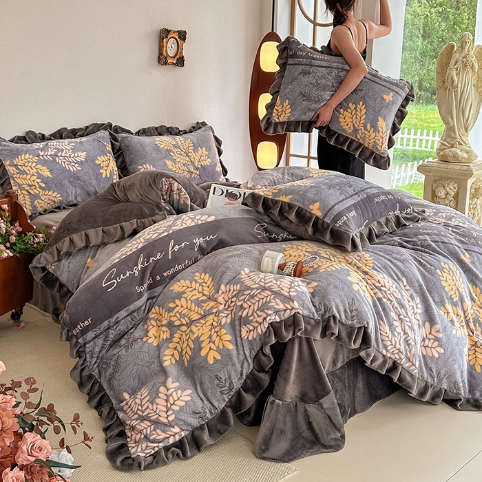 91家纺网 家纺一手货源 找家纺 （总）亿品家纺 2025新款八斤立体雕花牛奶绒四件套