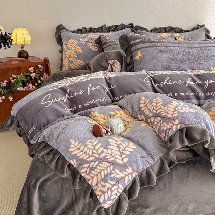 91家纺网 家纺一手货源 找家纺 总亿品2025新款直播爆款韩版赫本风高克重牛奶绒四件套床裙款 8.5斤（有买家秀加v）