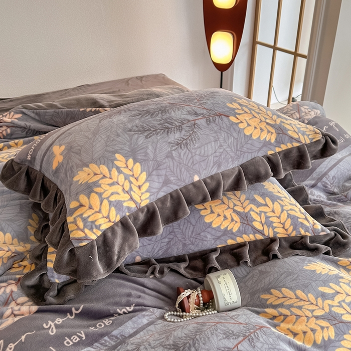 91家纺网 家纺一手货源 找家纺 总亿品2025新款直播爆款韩版赫本风高克重牛奶绒四件套床裙款 8.5斤（有买家秀加v）