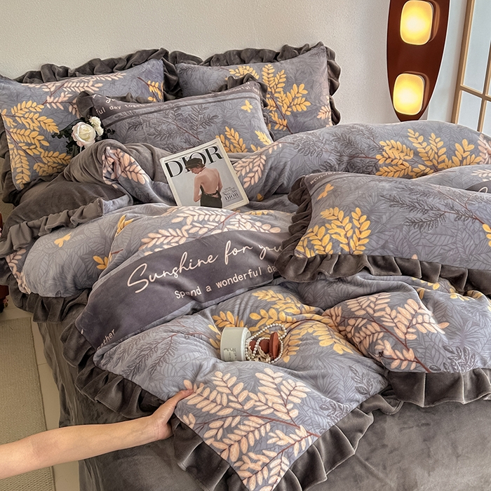 91家纺网 家纺一手货源 找家纺 总亿品2025新款直播爆款韩版赫本风高克重牛奶绒四件套床裙款 8.5斤（有买家秀加v）