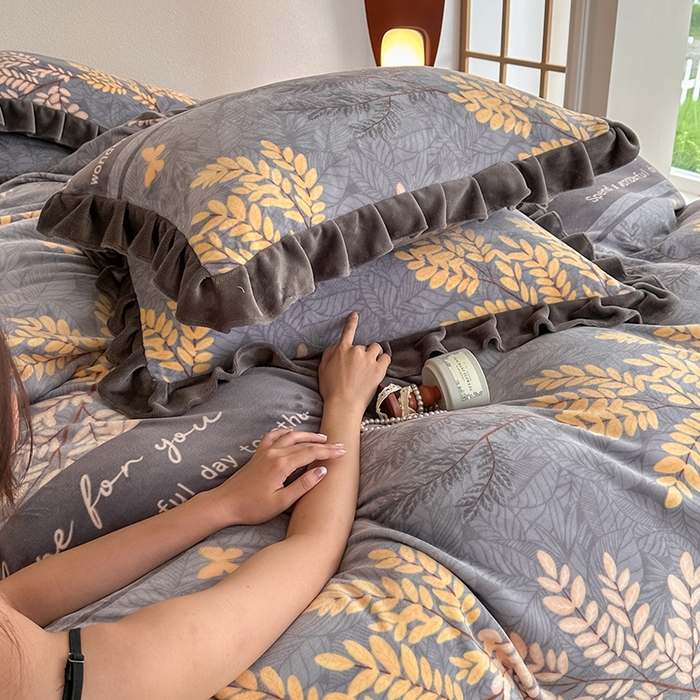 91家纺网 家纺一手货源 找家纺 总亿品2025新款直播爆款韩版赫本风高克重牛奶绒四件套床裙款 8.5斤（有买家秀加v）